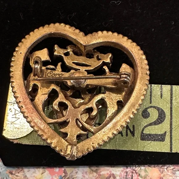 Vintage Gold Tone Heart Brooch – Rhinestone, Crown, Horseshoes, Butterfly, heart - Picture 2 of 3